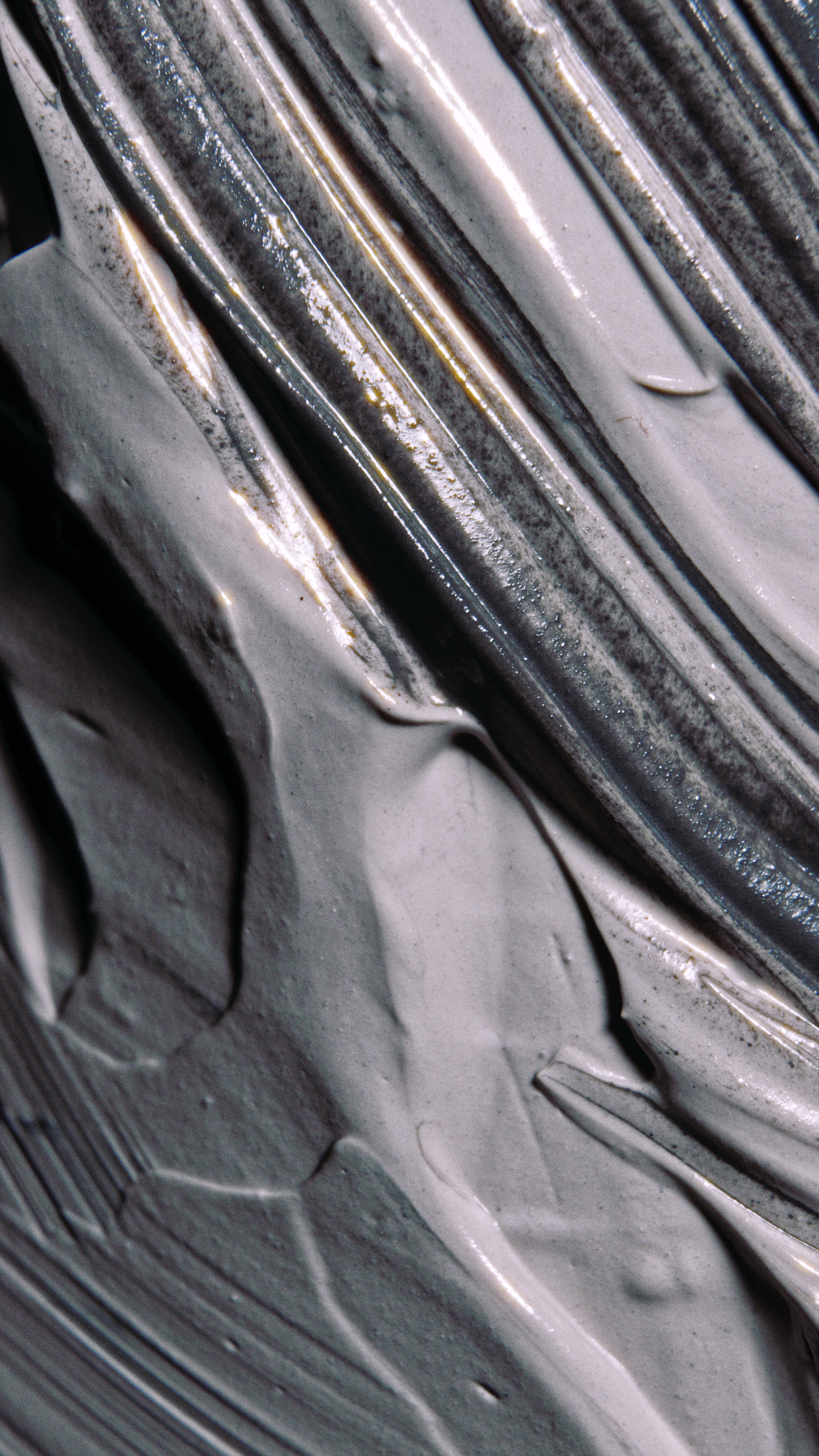 Macro of wet slip and throwing ridges on a Valdaire vessel